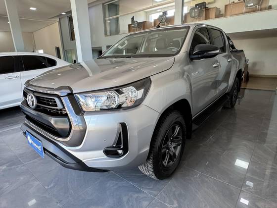 TOYOTA HILUX 2.8 D-4D TURBO DIESEL CD SR 4X4 AUTOMÁTICO